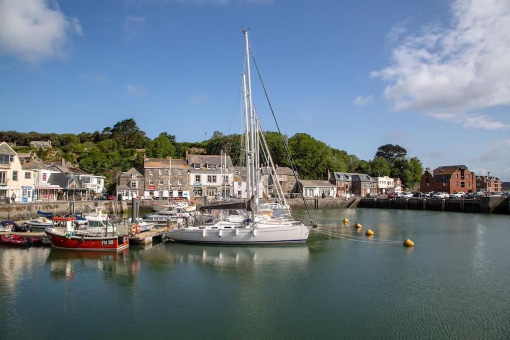 Trethvor House Ensuite Double Room With Free Parking In Quiet Residential Area Padstow Exterior photo
